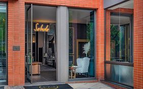 African Pride Melrose Arch, Autograph Collection